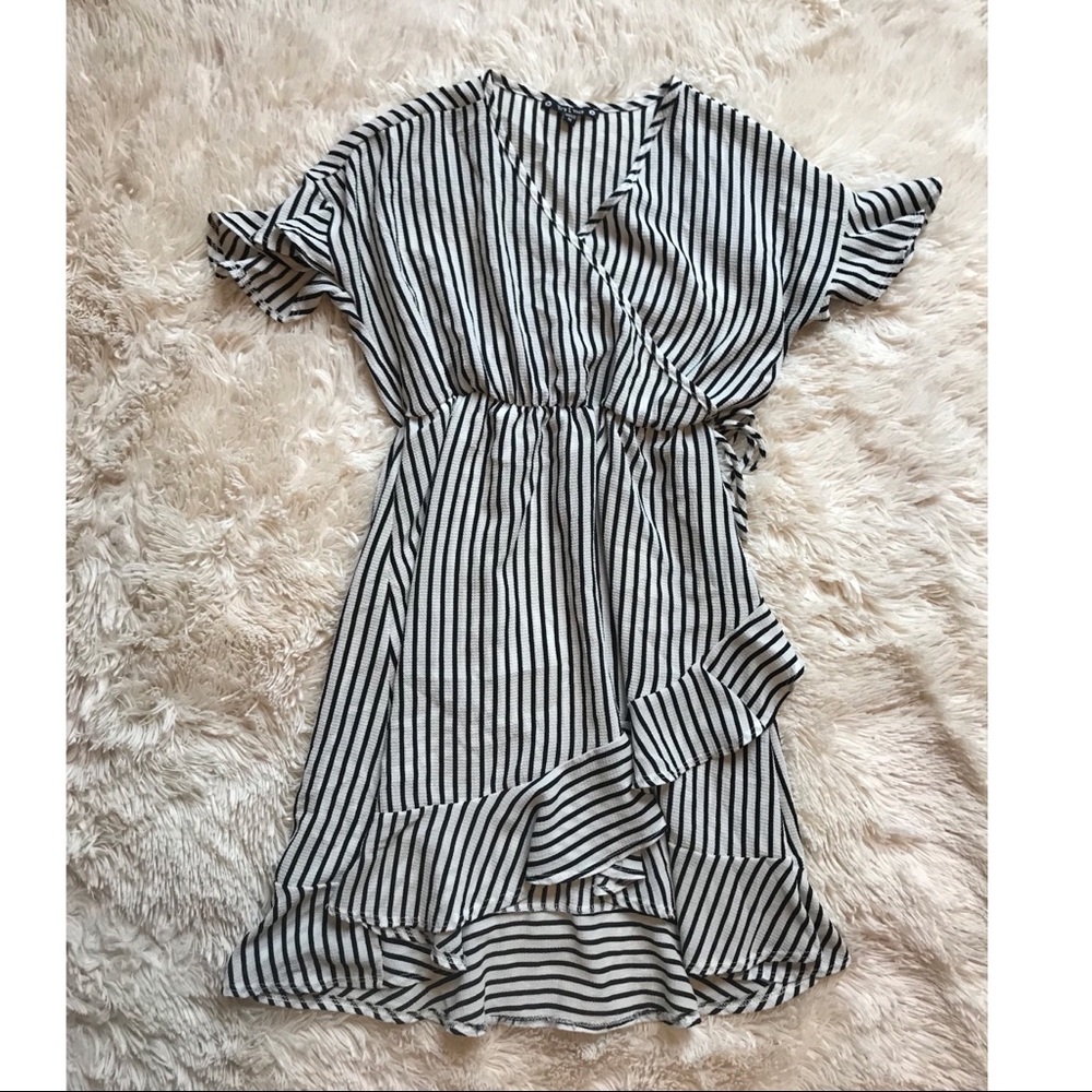 🖤Black and White striped dress🖤